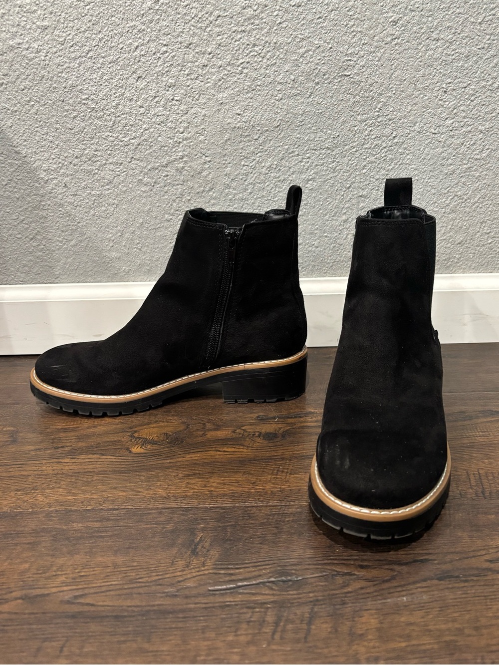 Kensie Black Suede Chukka Ankle Boots with Lug Sole